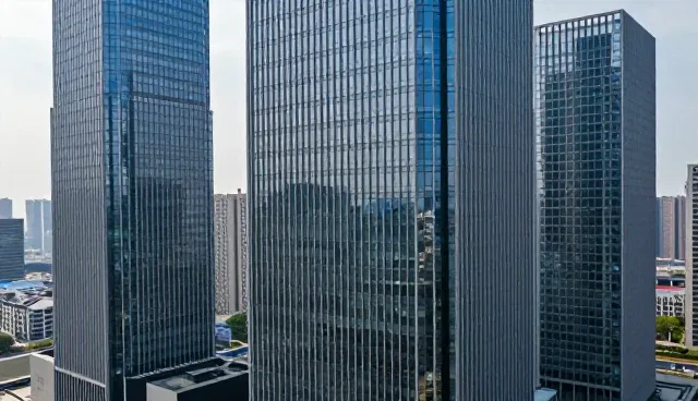 服装网站建设：如何打造高效专业的线上展示平台